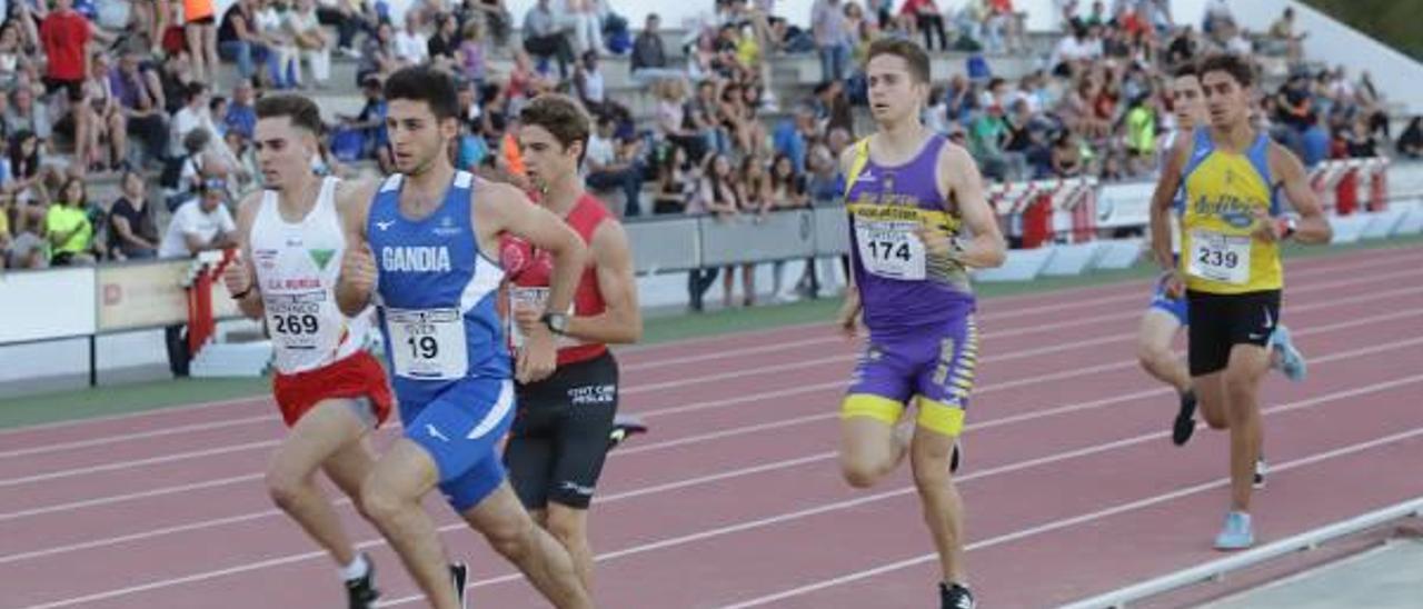 Una de las carreras del miércoles en la pista de Gandia.