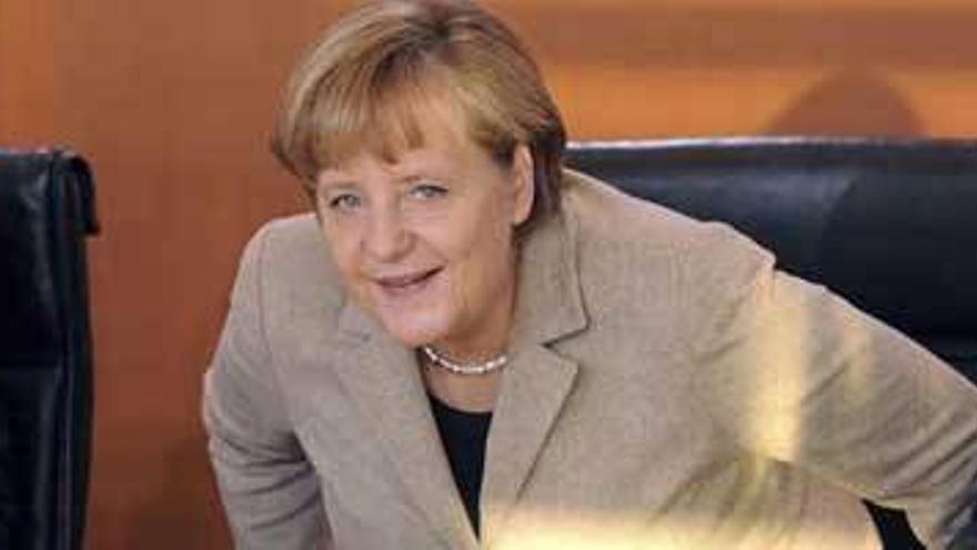 Merkel invita a Rajoy a implementar &quot;rápido&quot; su programa