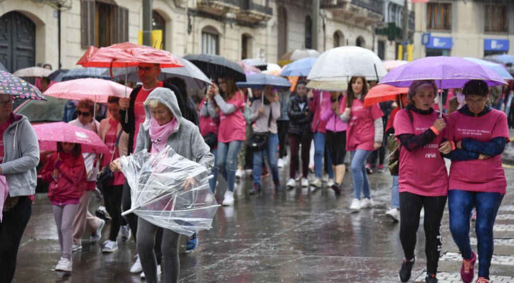 Alcoy se tiñe de rosa contra el cáncer de mama