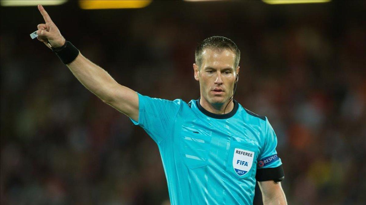 Danny Makkelie durante un Liverpool - Sevilla