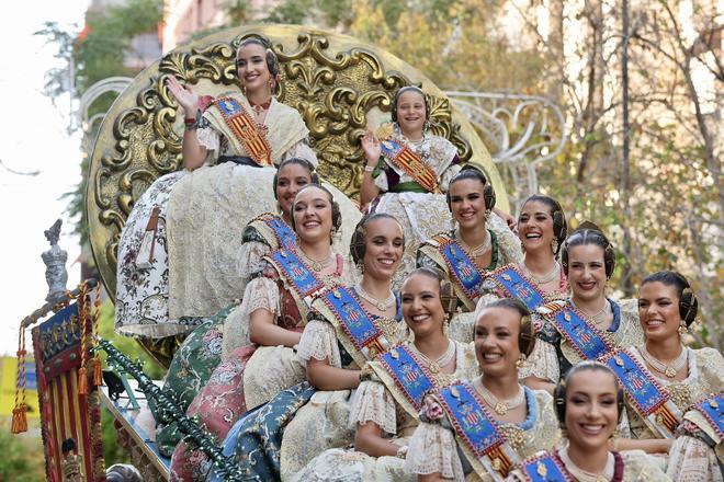 Así es el Desfile Folclórico de las Hogueras de Alicante