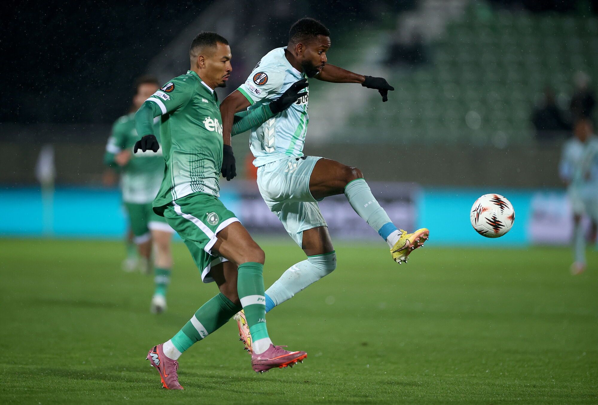 RAZGRAD (Bulgaria), 02/10/2025.- Olivier Verdon (L) of Ludogorets in action against Cedric Bakambu of Betis during the UEFA Europa League league phase match between PFC Ludogorets Razgrad and Real Betis Balompie, in Razgrad, Bulgaria, 02 October 2025. EFE/EPA/BORISLAV TROSHEV