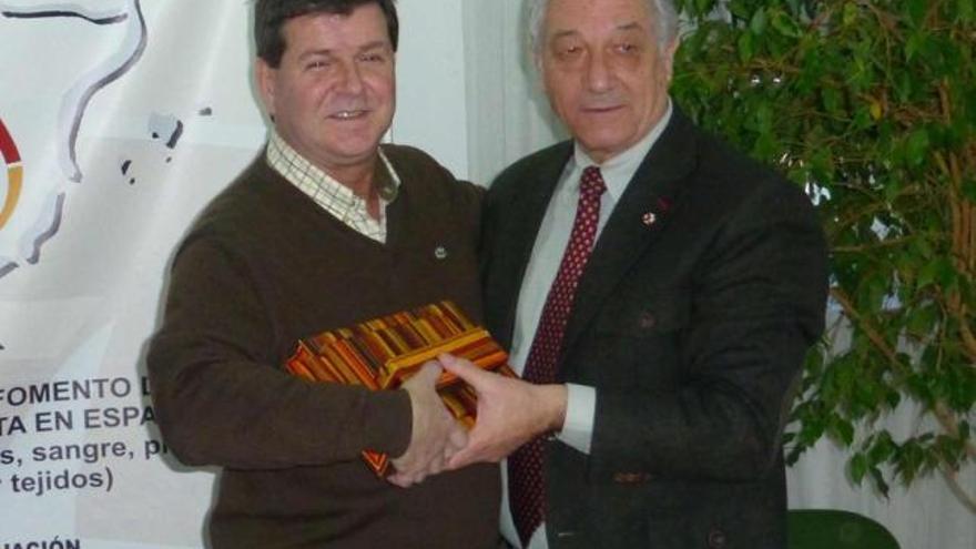 Francisco Villazón, a la izquierda, y Alfonso Alonso, durante el homenaje.