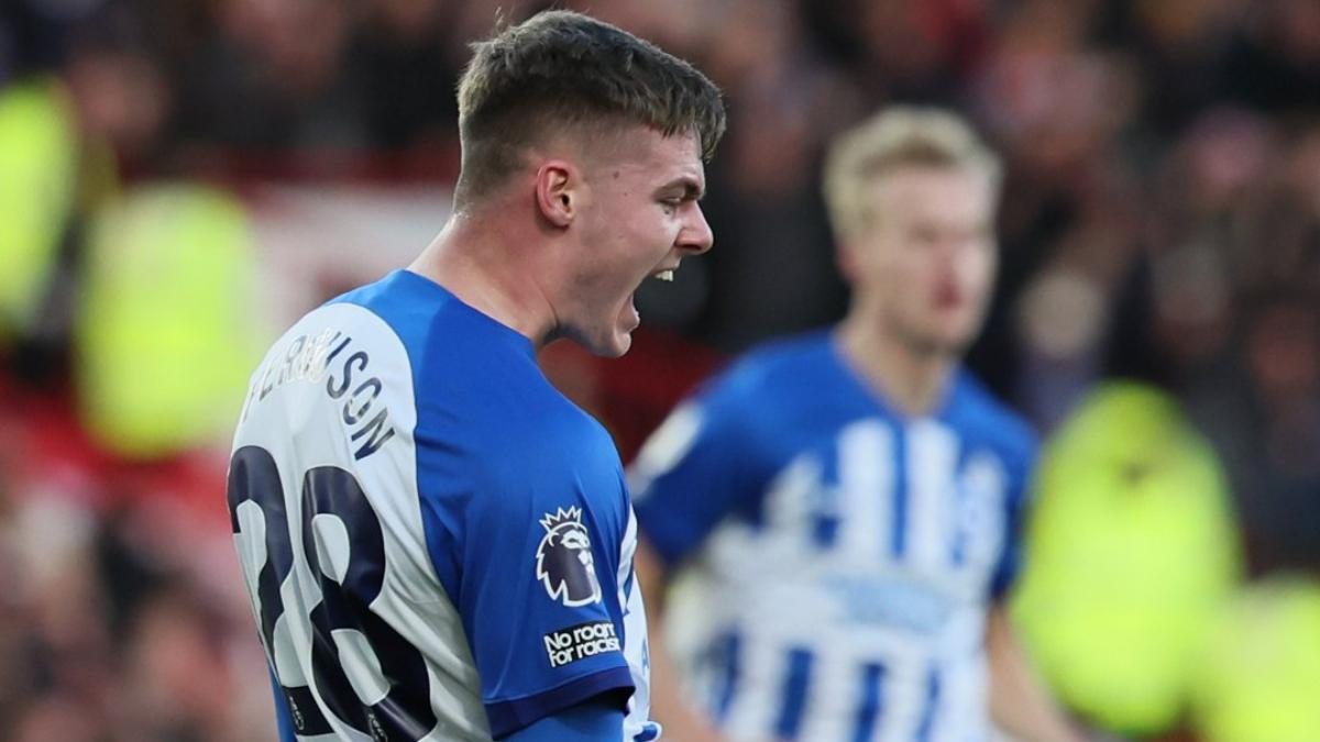 Ewan Ferguson, goleador frente al Nottingham Forest