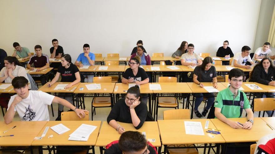 Alumnos en un examen de selectividad en A Coruña en 2019.