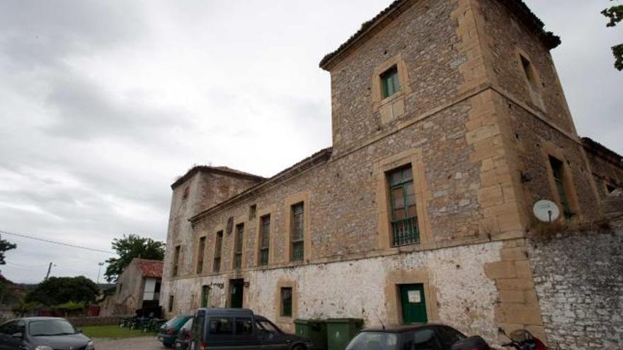 Palacio de los Rodríguez-León, en el embalse de Trasona.