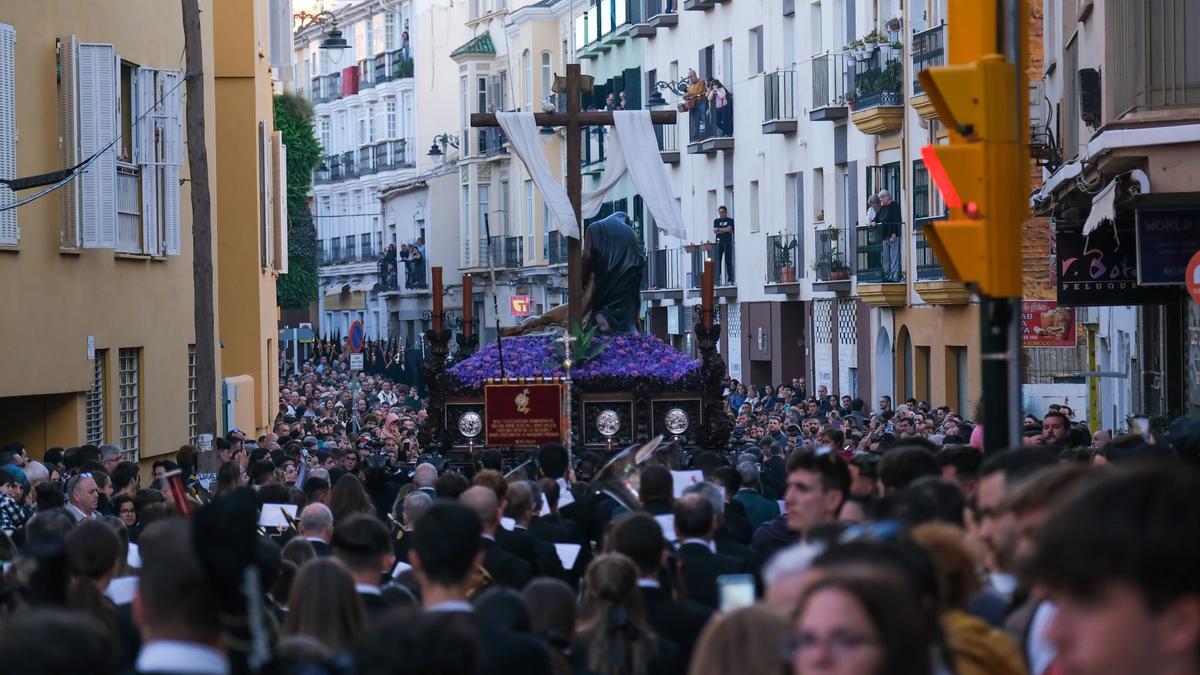 La Virgen de la Piedad en el barrio de El Molinillo el Viernes Santo de 2023