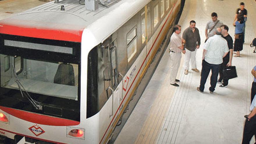 Un metro, en la estación intermodal de Palma.