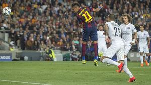 Neymar remata de cap per marcar el seu segon gol davant el PSG al Camp Nou, en la tornada dels quarts de la Champions.