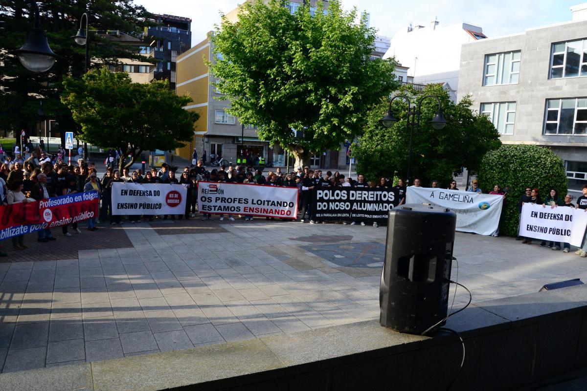 La comunidad educativa también clama en Cangas La comunidad educativa también clama en Cangas