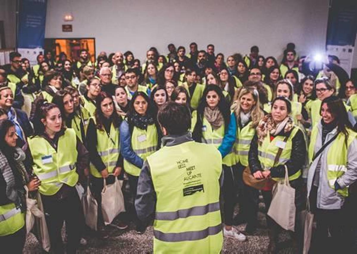 Un instante previo al inicio de «Homeless Meet Up» Alicante.