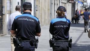 Dos agentes de la Policía Local de Vigo.