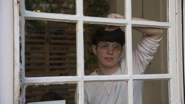 La dibujante Rosa Navarro, en la librería La Central de Mallorca de Barcelona.