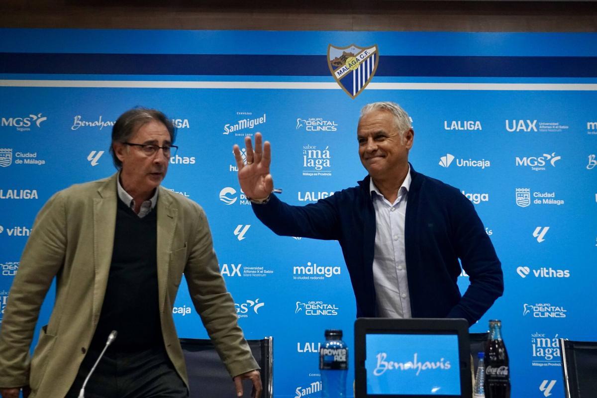 Sergio Pellicer, ex entrenador del Málaga CF se despide ante su equipo, después que el club lo despidiera por los malos resultados de los últimos partidos