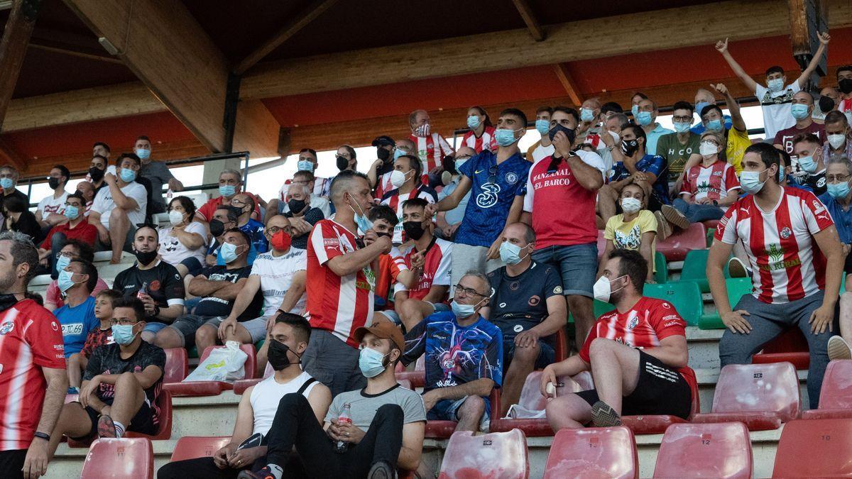 Aficionados del Zamora CF en las gradas del estadio en esta pretemporada