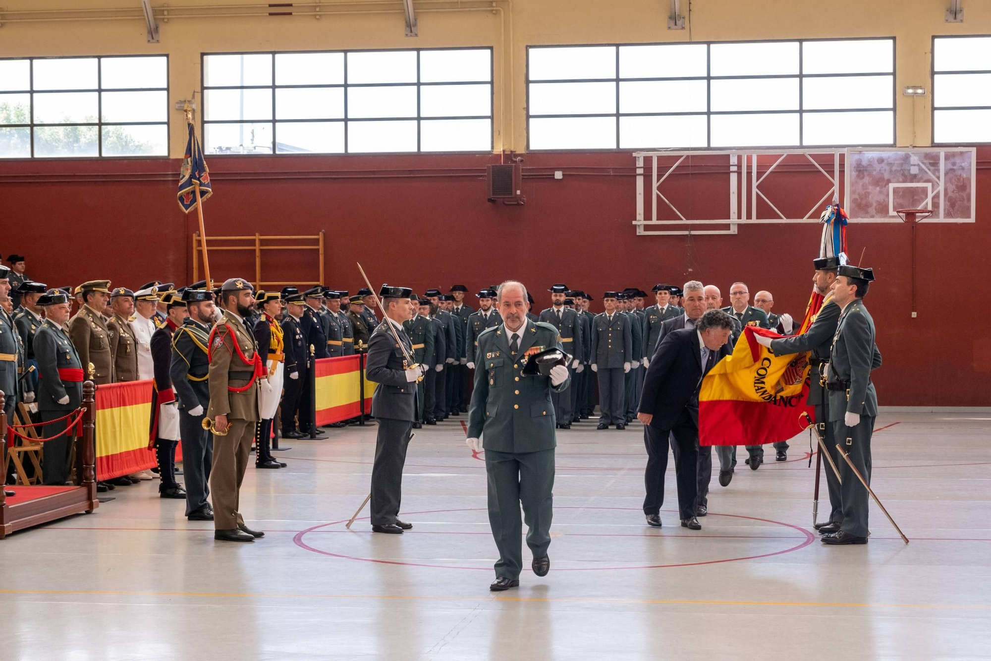 EN IMÁGENES: Así fueron los actos en Oviedo del 179 aniversario de la Guardia Civil
