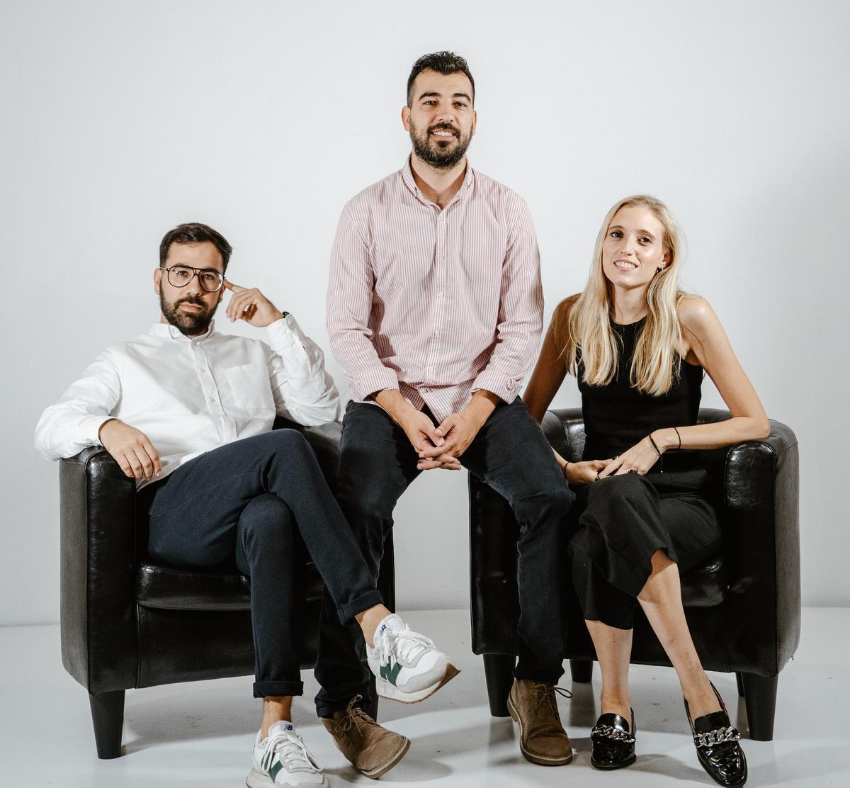 Aarón y Caleb de Bernardis junto con Beatriz Sanchís, fundadores de Nax Solutions.