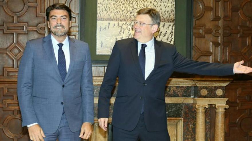 El alcalde de Alicante, el popular Luis Barcala, junto al jefe del Consell, el socialista Ximo Puig, en una imagen reciente