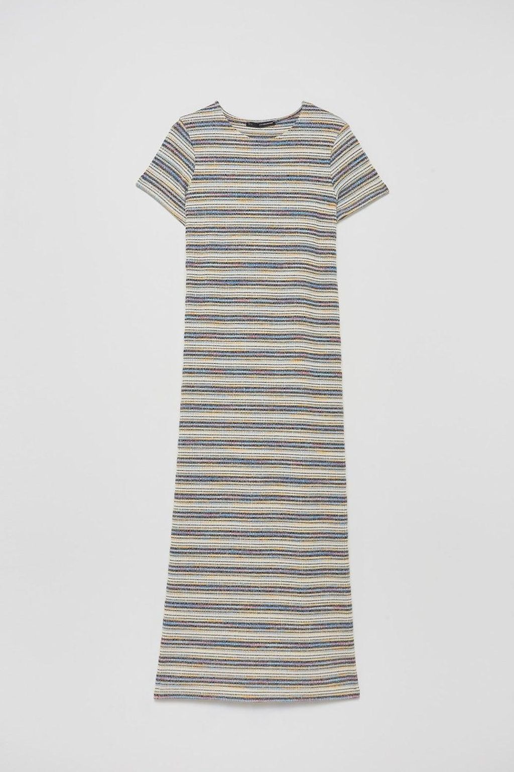 Vestido largo de rayas y manga corta de Sfera (precio: 25,99 euros)