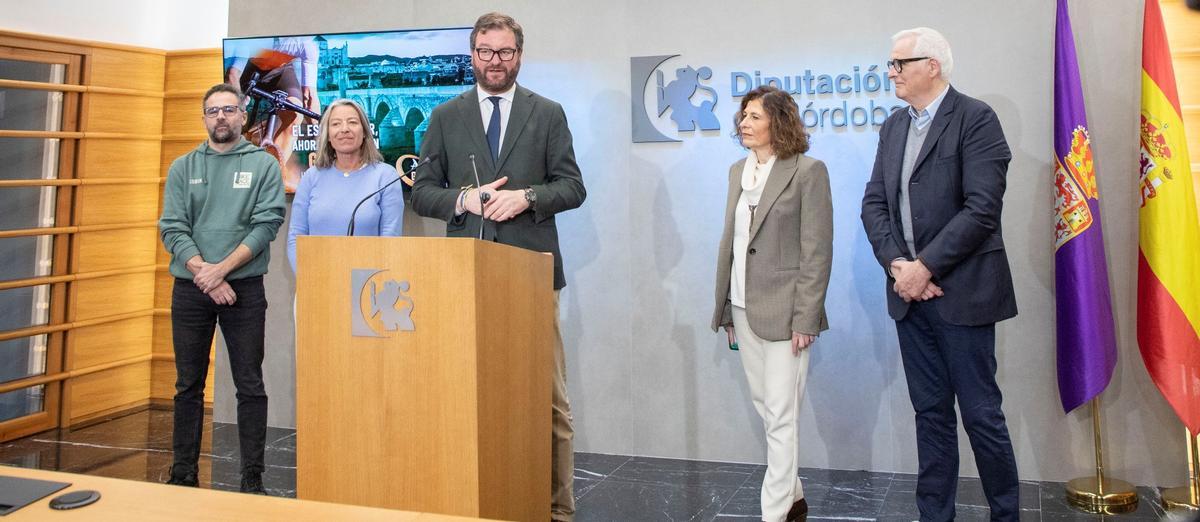 Autoridades asistentes a la presentación de la Andalucía Gravel Ride.