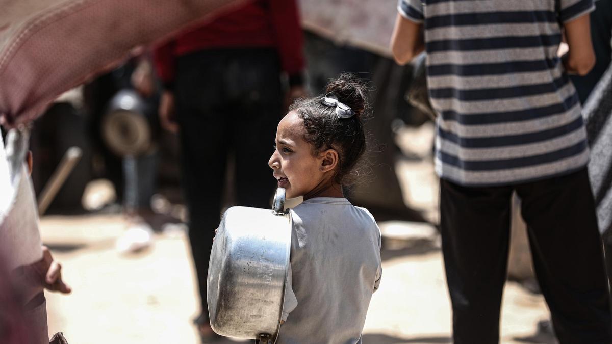 La cifra de niños muertos por desnutrición en Gaza aumenta a 100 desde el inicio de la ofensiva