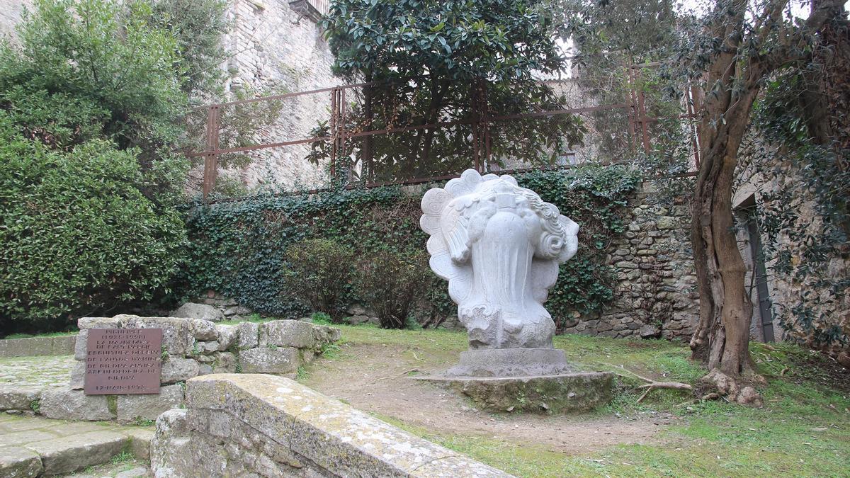 Una de les escultures de espais públics de Girona.