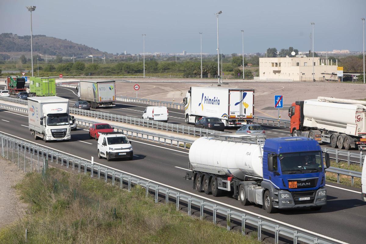 Autopista AP-7 a su paso por Sagunt, a la altura del antiguo peaje.