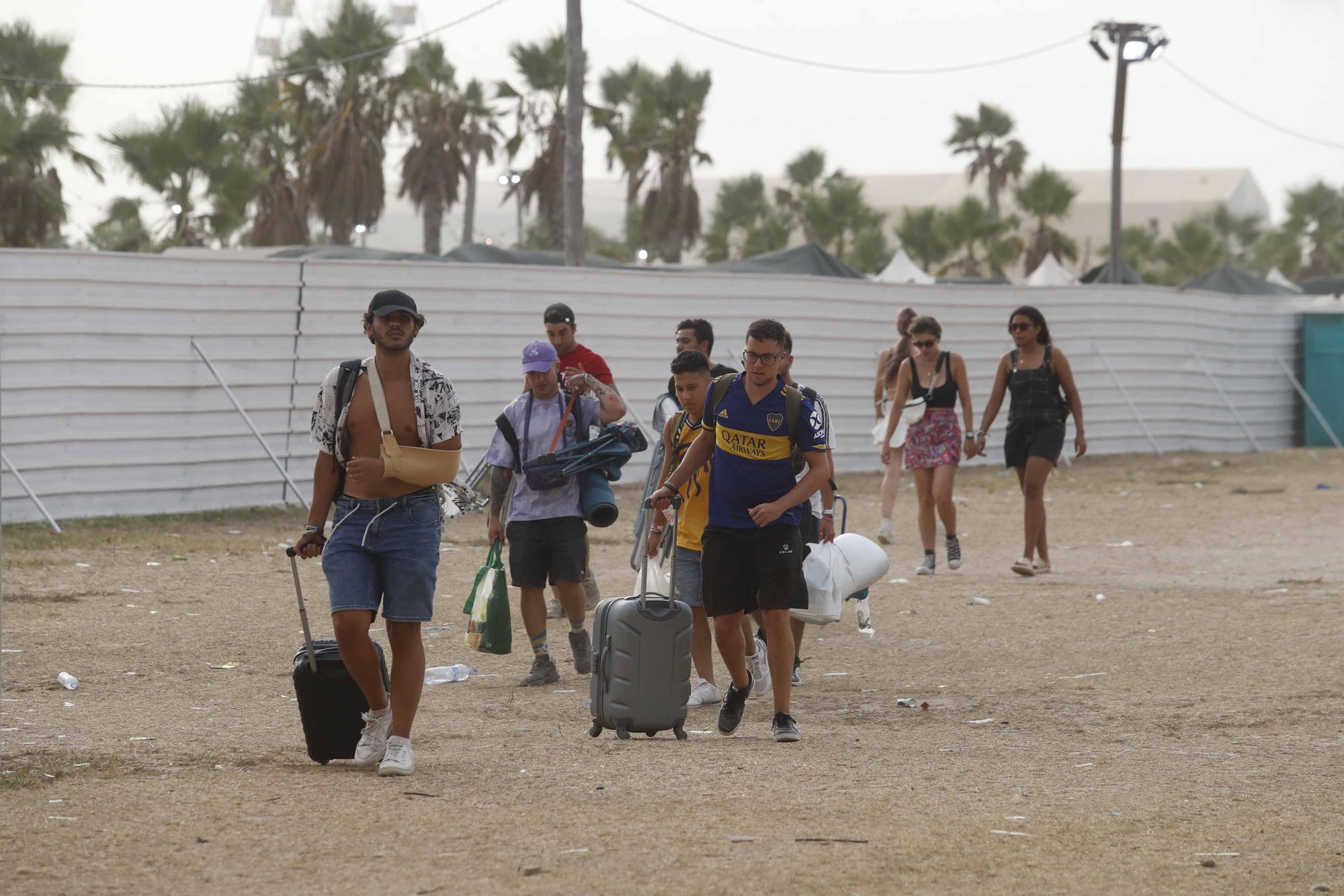 Los acampados en el Medusa comienzan a abandonar Cullera