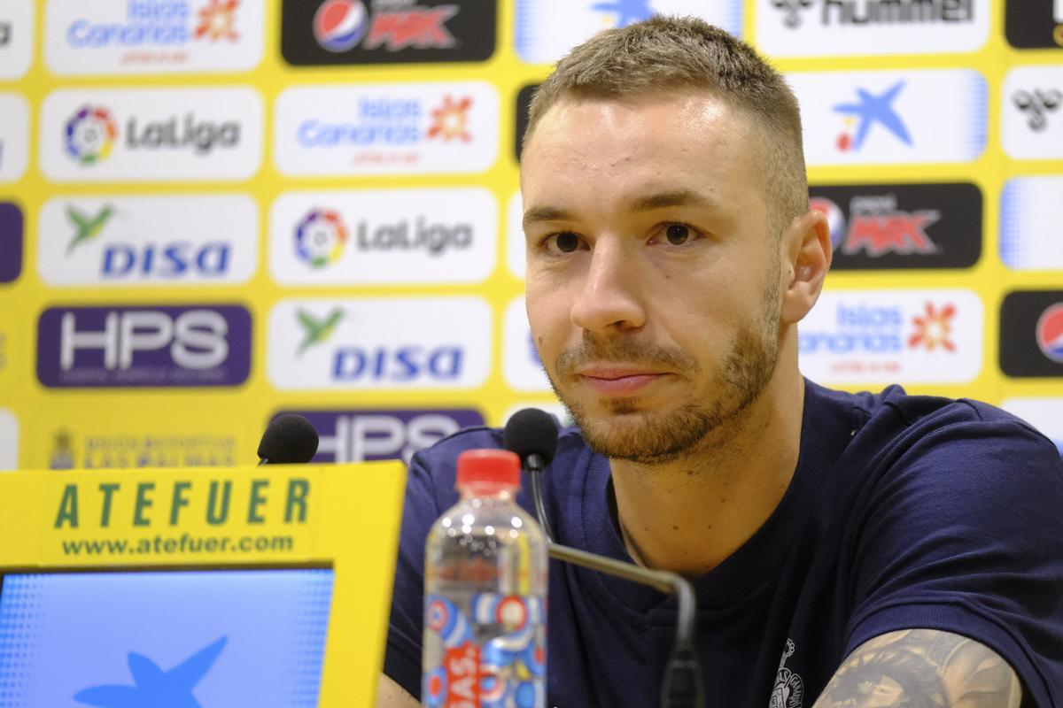 Presentación de Loren, nuevo jugador de la UD Las Palmas