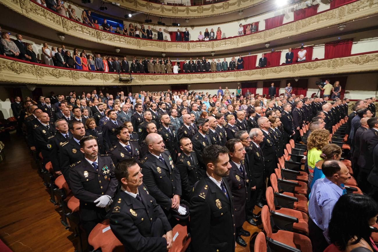 Acto Institucional de la Policía Nacional en el Teatro Guimerá