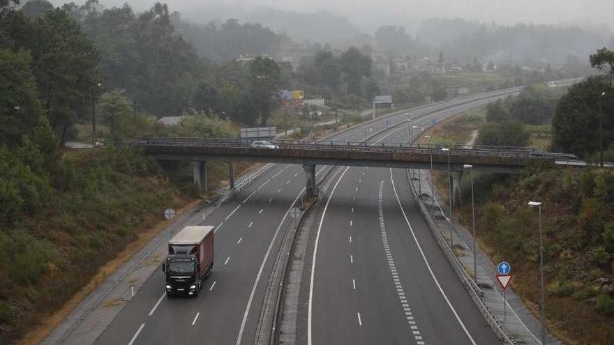 El tramo Vigo-Tui de la AP-9 mueve hasta siete veces menos camiones que la media de autopistas del país