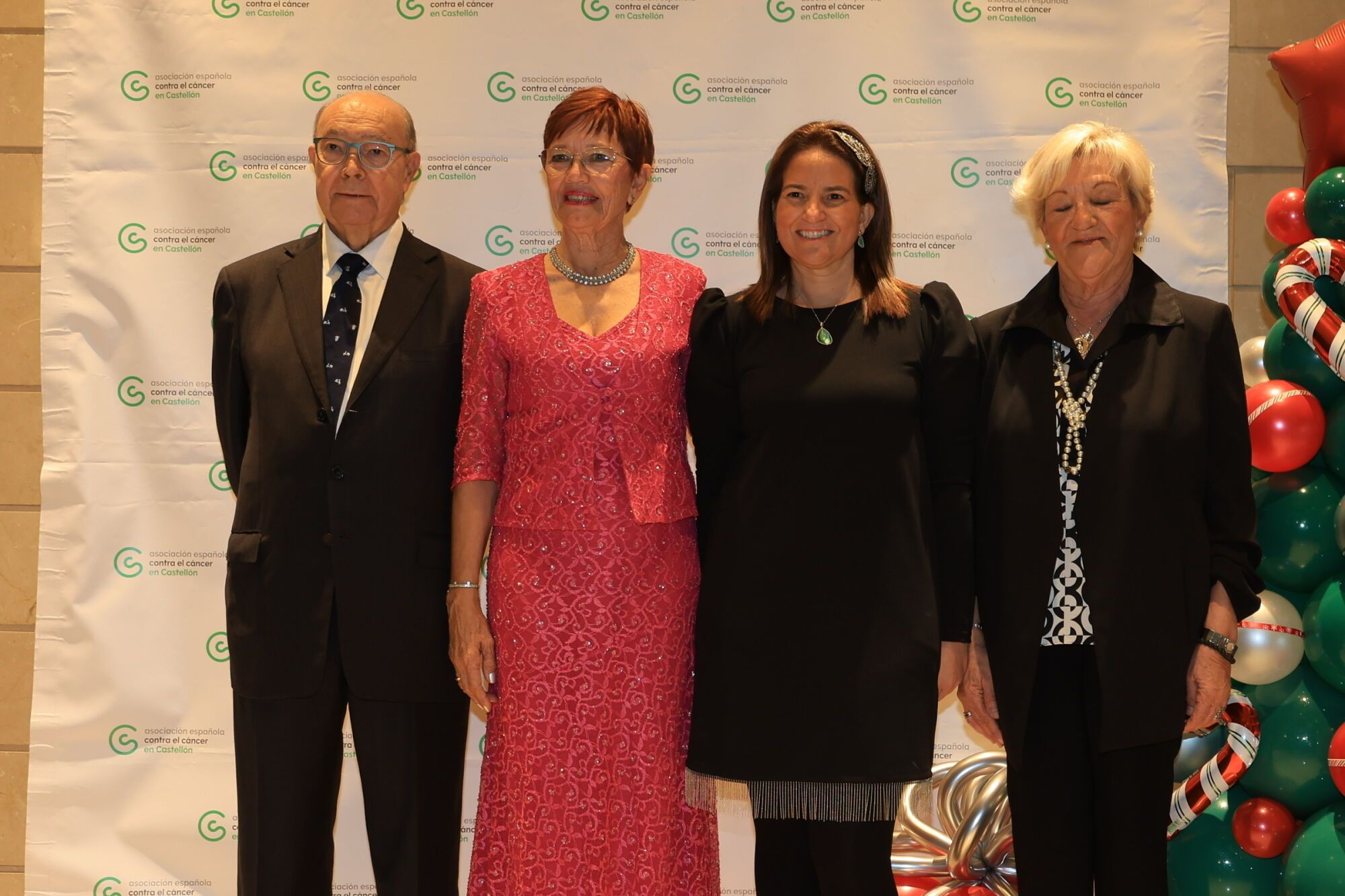 La AECC rinde homenaje al voluntariado en su tradicional cena solidaria