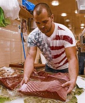 L’acte reuneix milers de persones al voltant de les botigues i activitats al passeig de Gràcia durant tota la nit.