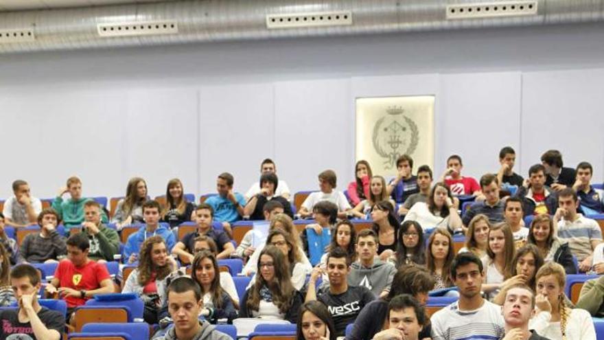 Los asistentes a la jornada de bienvenida a los nuevos alumnos en la Politécnica.