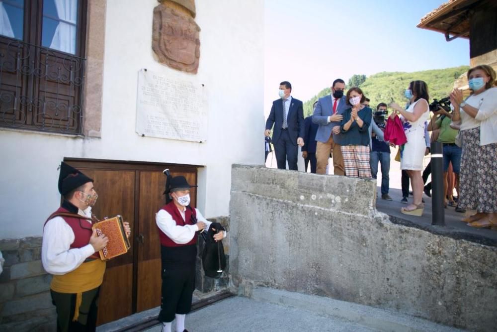 Homenaje al general Rafael del Riego en Tuña (Tineo).