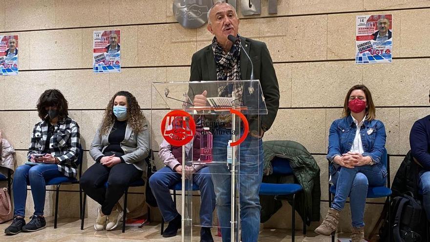 El líder de UGT tacha de &quot;indecentes&quot; los beneficios de las compañías eléctricas