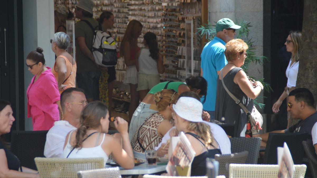 Restauració i comerç són les principals activitats econòmiques del centre de Figueres.