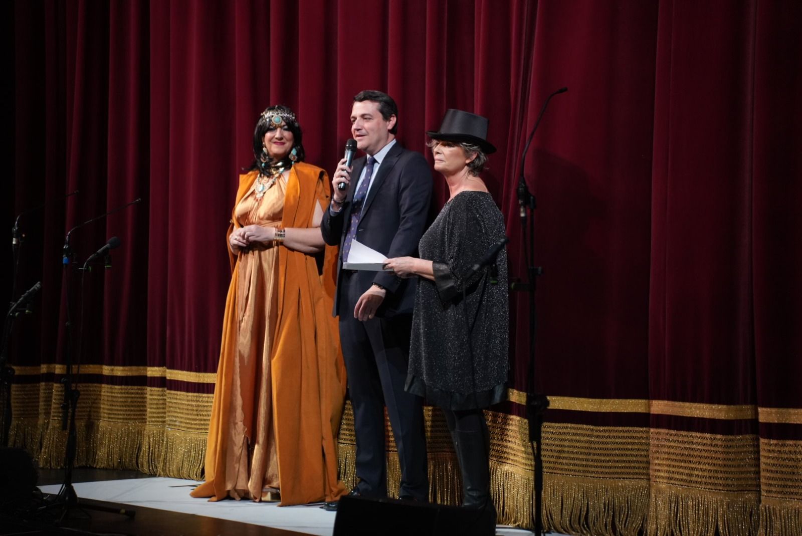 El Gran Teatro alberga la fiesta del Carnaval de Mayores
