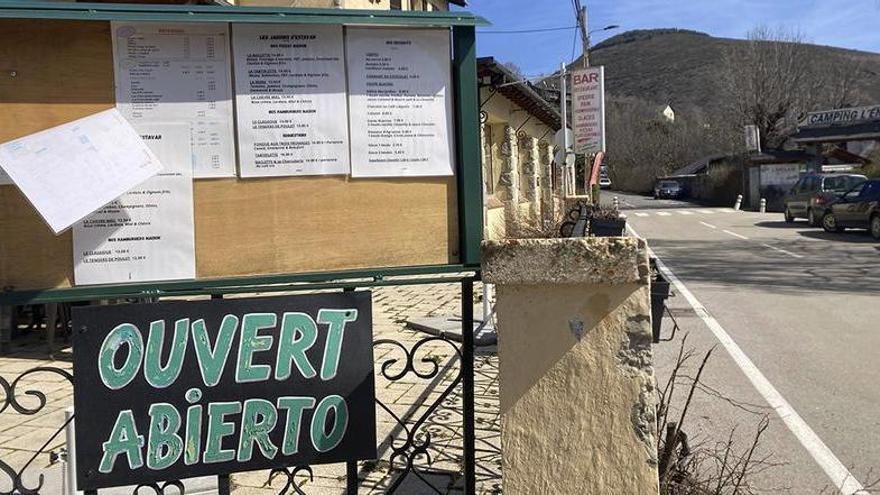 Rètol de restaurant en francès i espanyol
