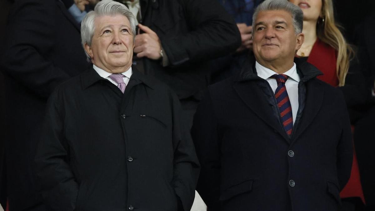 Cerezo y Laporta, en el palco del Metropolitano.