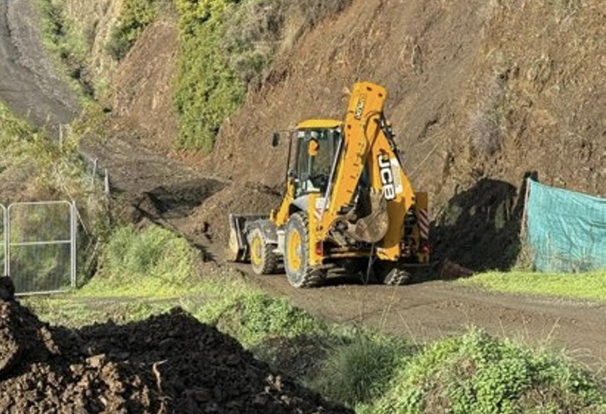 Obras de mejora en un camino rural.