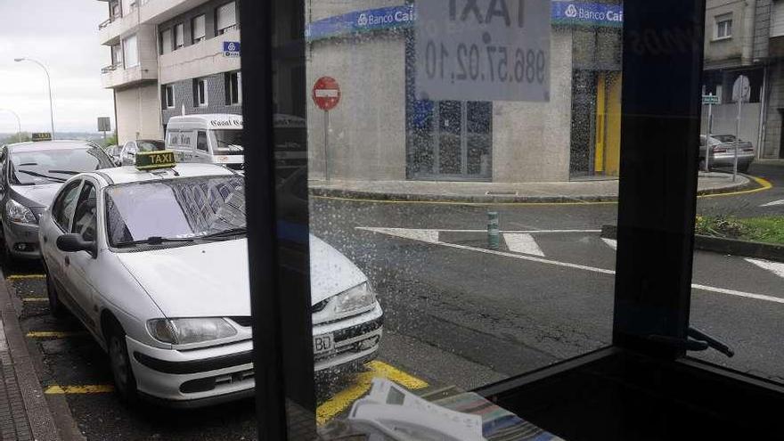 Una imagen de la parada de taxis de A Farola, en la tarde de ayer. // Bernabé / Javier Lalín