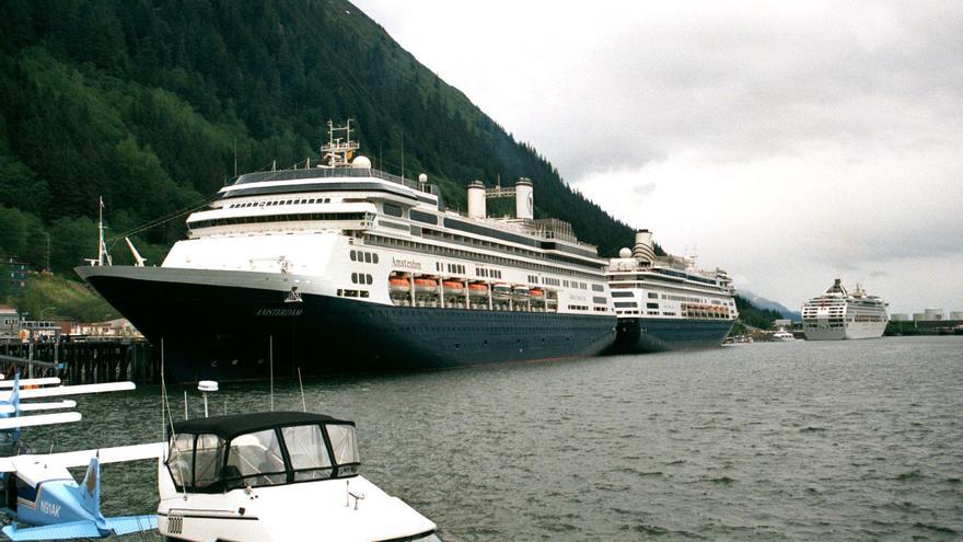También Alaska impone límites a los grandes cruceros: su capital se ahoga entre turistas