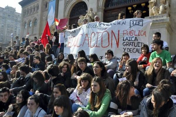 Imágenes de la jornada de huelga estudiantil en Zaragoza