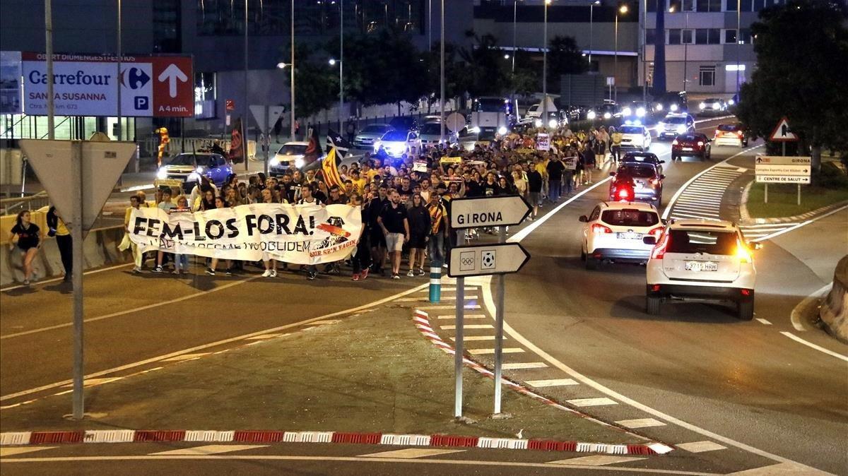 fcasals45319993 manifestaci  entre pineda de mar i calella per la carretera 181004142045