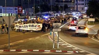 Escrache a la Guardia Civil en Calella un año después de las protestas por las cargas del 1-O