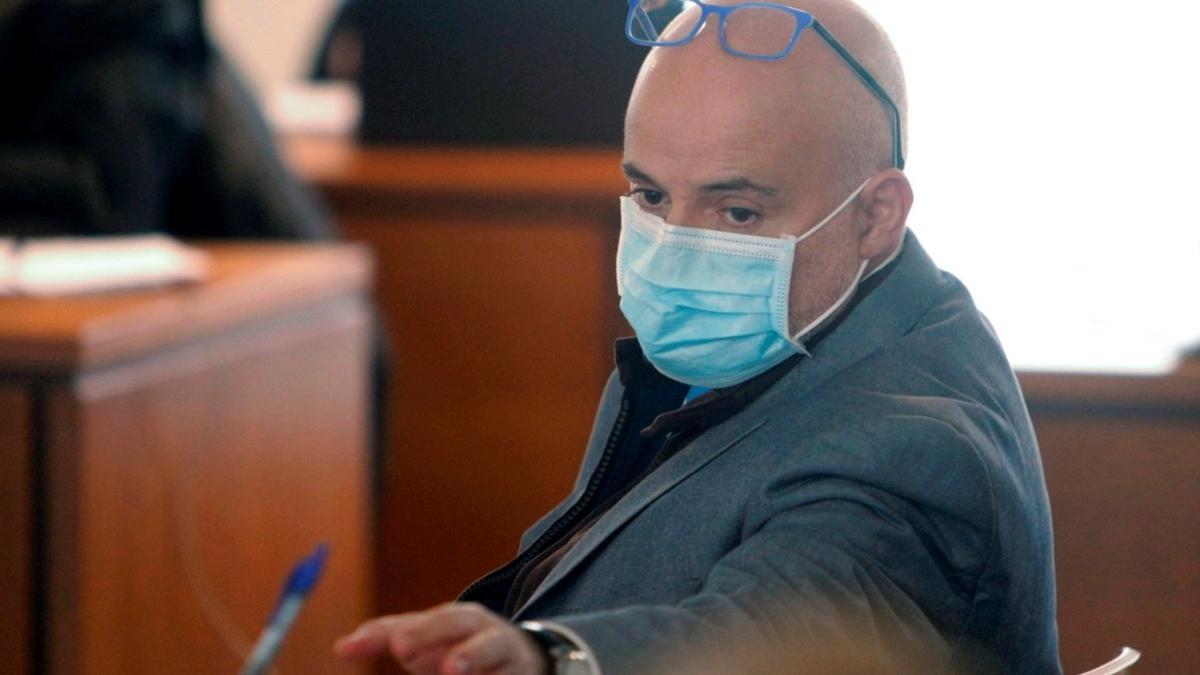 La Audiencia Provincial de A Coruña juzga a José Manuel López Pérez, acusado de ejercer como falso médico en Ferrol