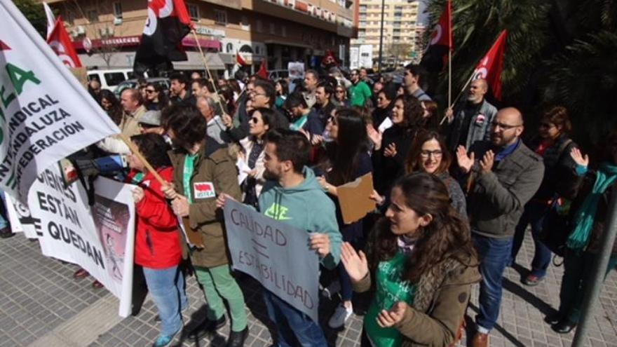 Los docentes interinos piden que se valoren sus años de servicio en las convocatorias de oposiciones