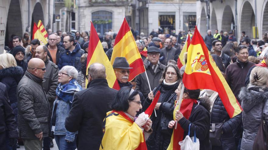 Concentració a Girona contra el canvi de nom de la plaça de la Constitució