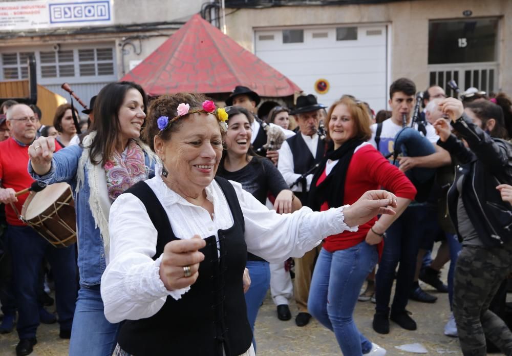 Masiva celebración de la explosión de las tropas napoleónicas de la villa.